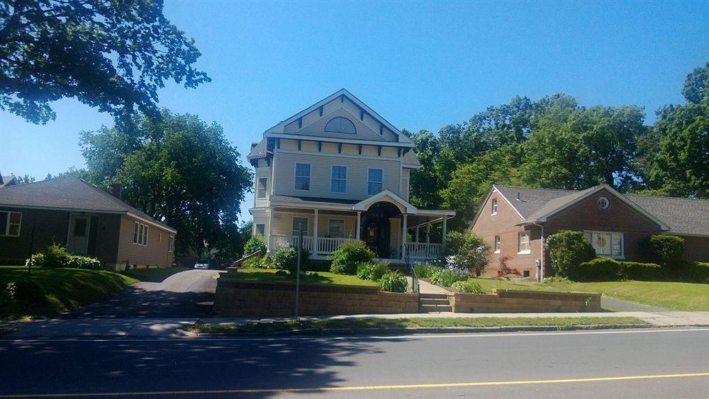 Naomi'S Inn Bed & Breakfast Springfield Exterior photo