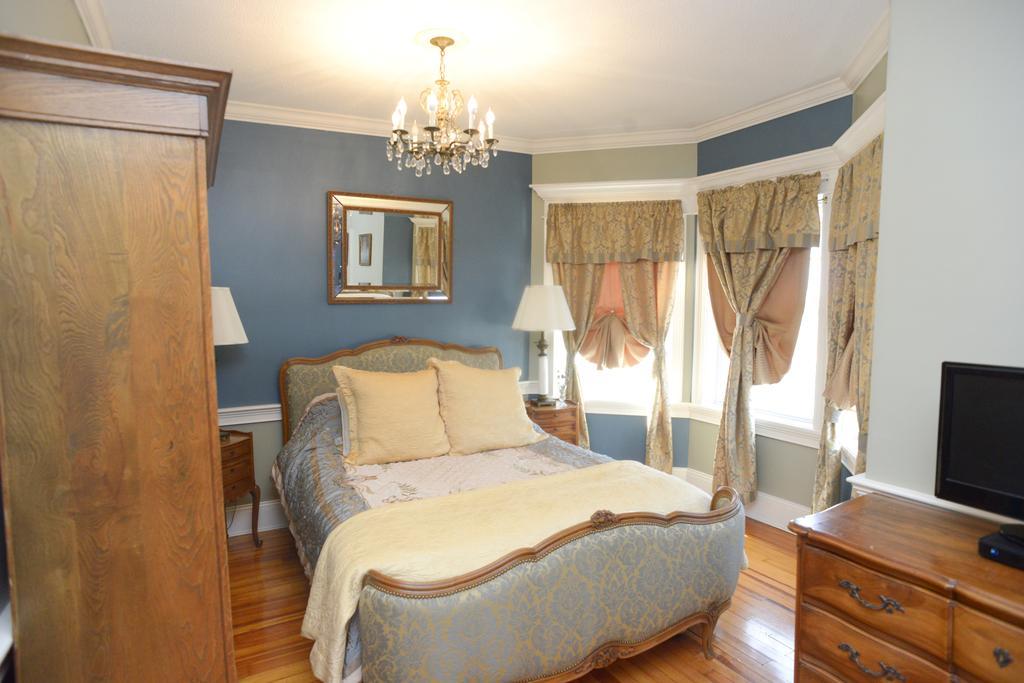 Naomi'S Inn Bed & Breakfast Springfield Exterior photo