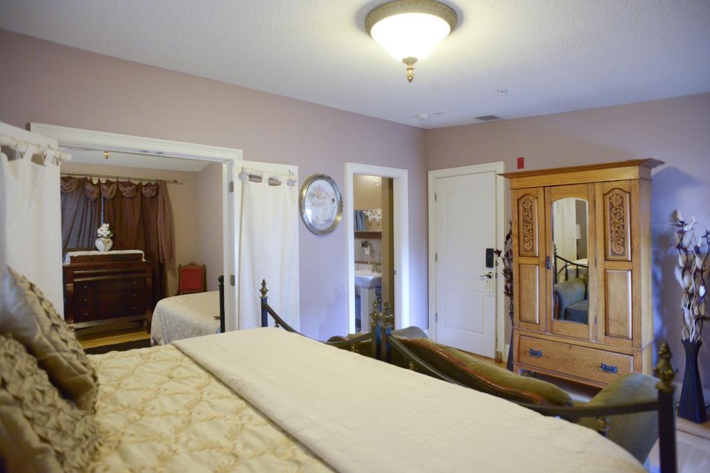 Naomi'S Inn Bed & Breakfast Springfield Exterior photo