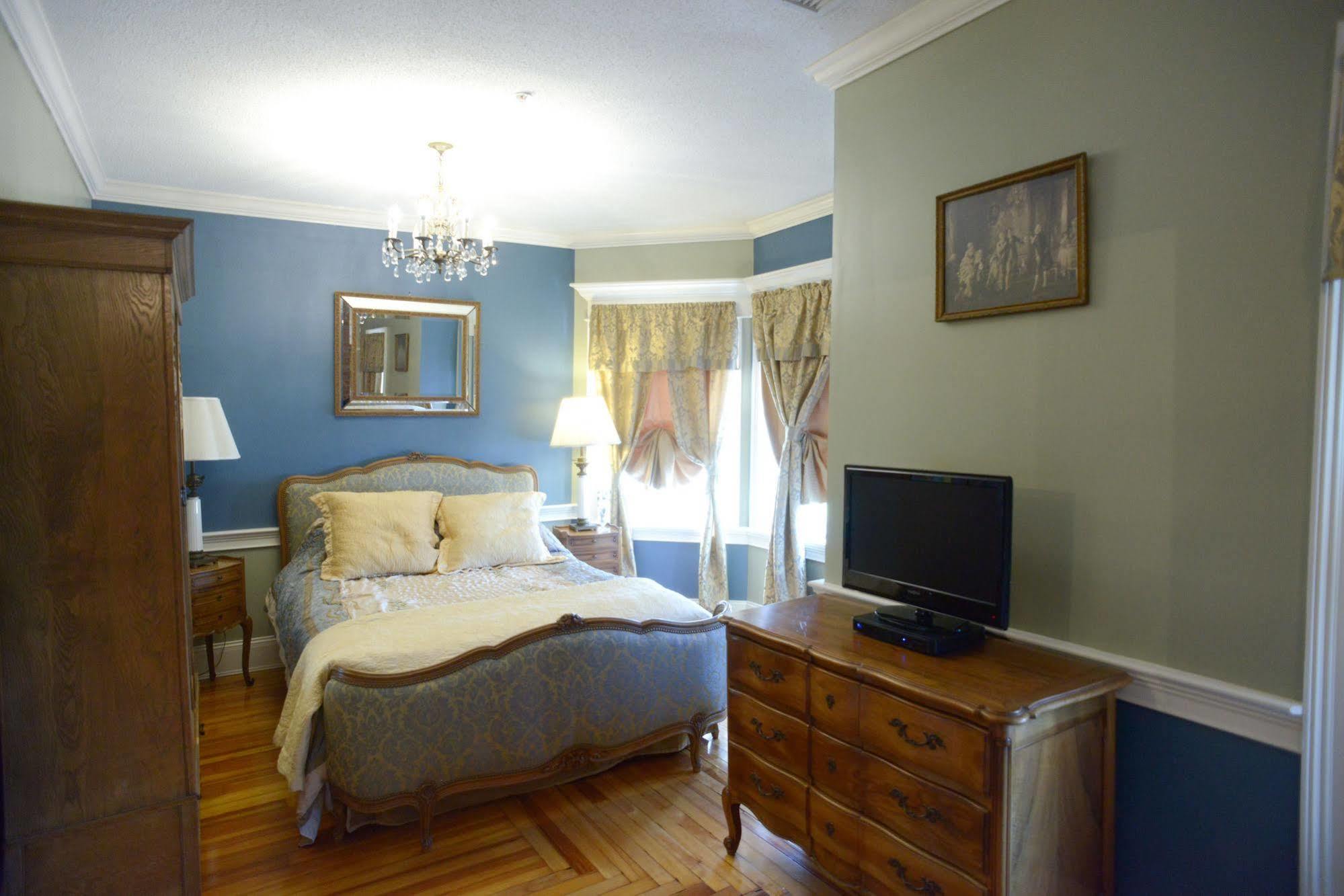 Naomi'S Inn Bed & Breakfast Springfield Exterior photo
