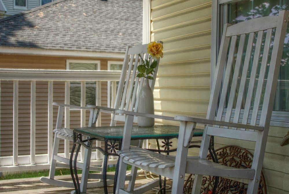 Naomi'S Inn Bed & Breakfast Springfield Exterior photo