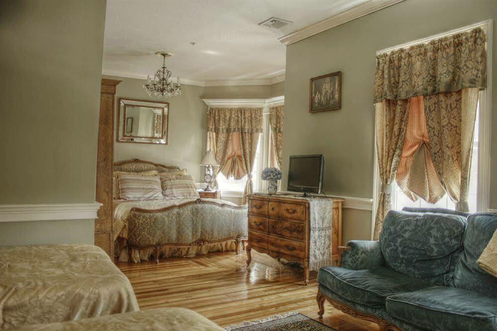 Naomi'S Inn Bed & Breakfast Springfield Exterior photo