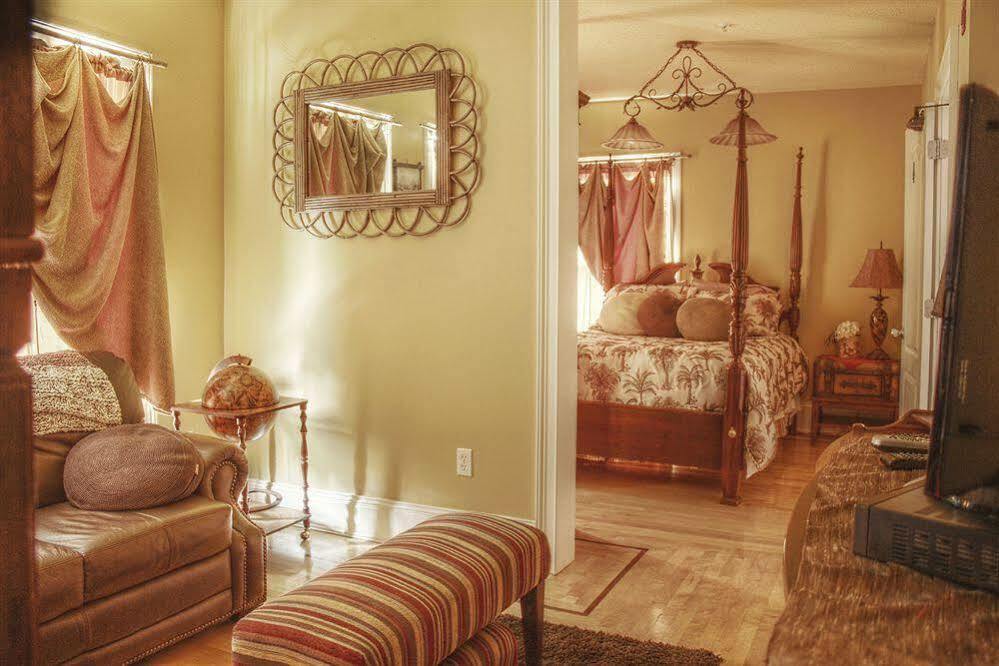 Naomi'S Inn Bed & Breakfast Springfield Exterior photo