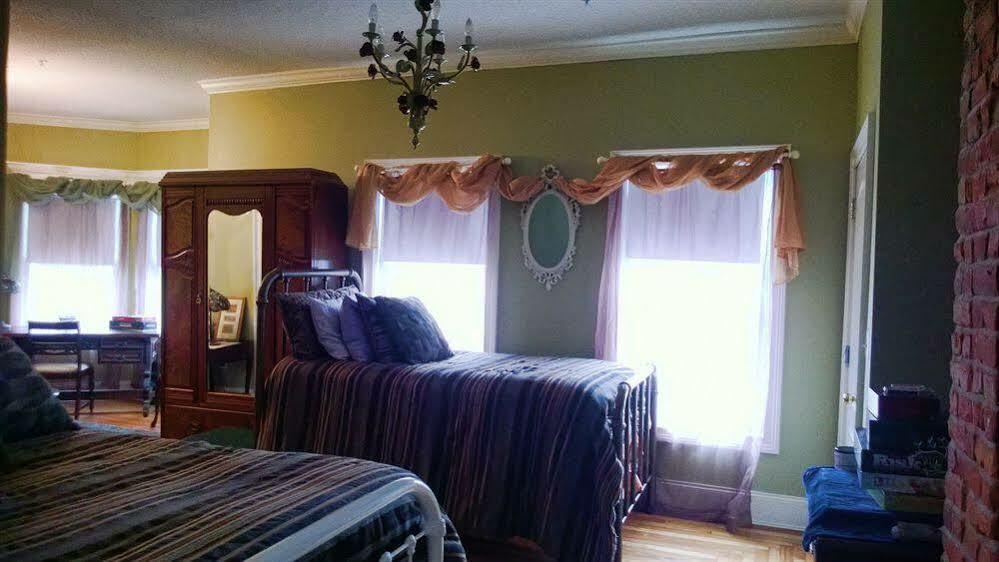 Naomi'S Inn Bed & Breakfast Springfield Exterior photo